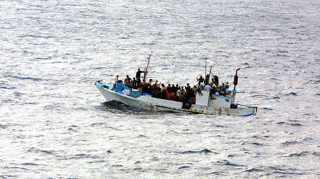 Tribune : Ne pas laisser des gens mourir en mer est un préalable à toute réforme de la politique sur l’immigration